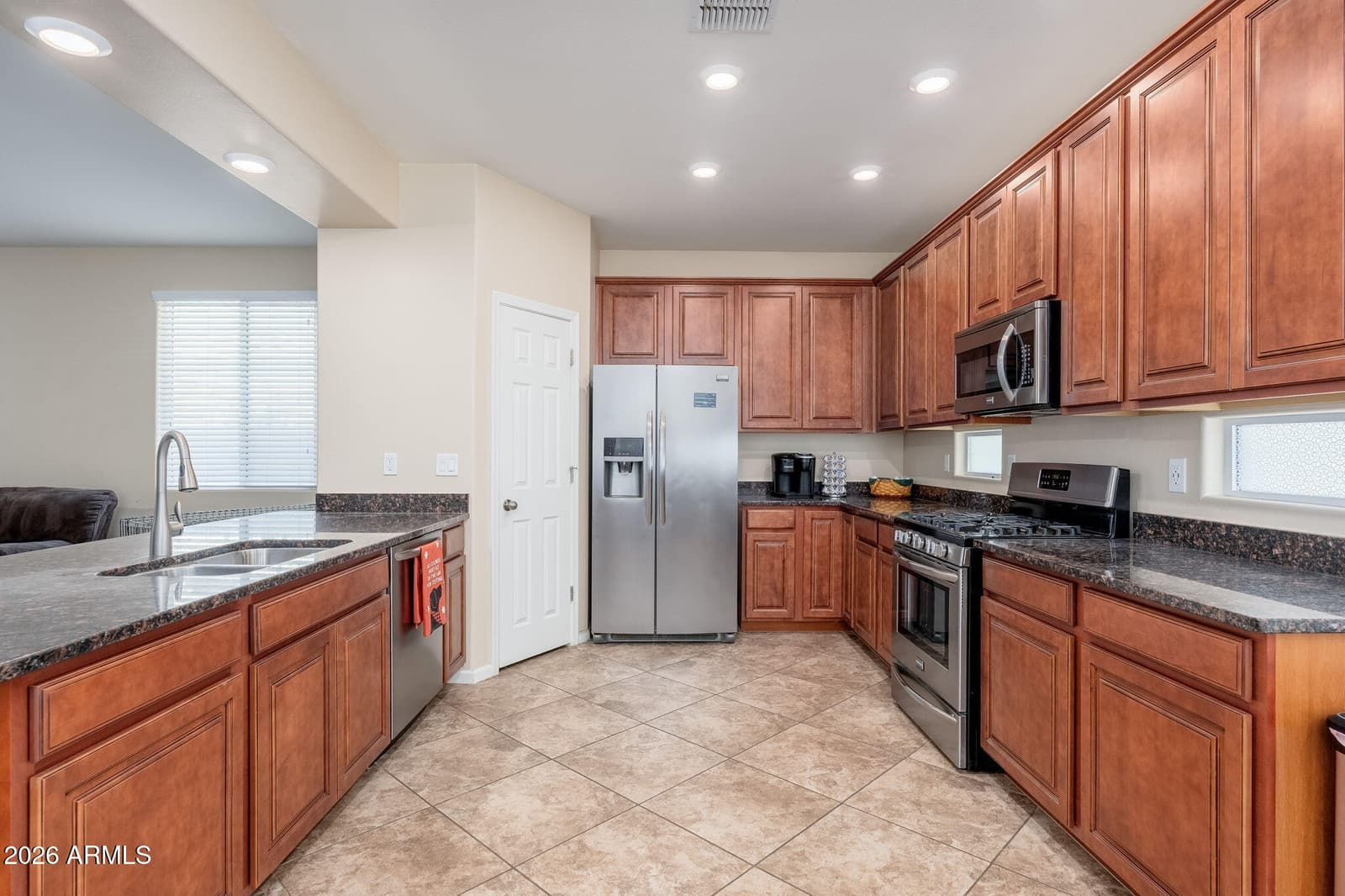 12935 W Flynn Lane, Glendale, AZ 85307 — photo 6 of 38