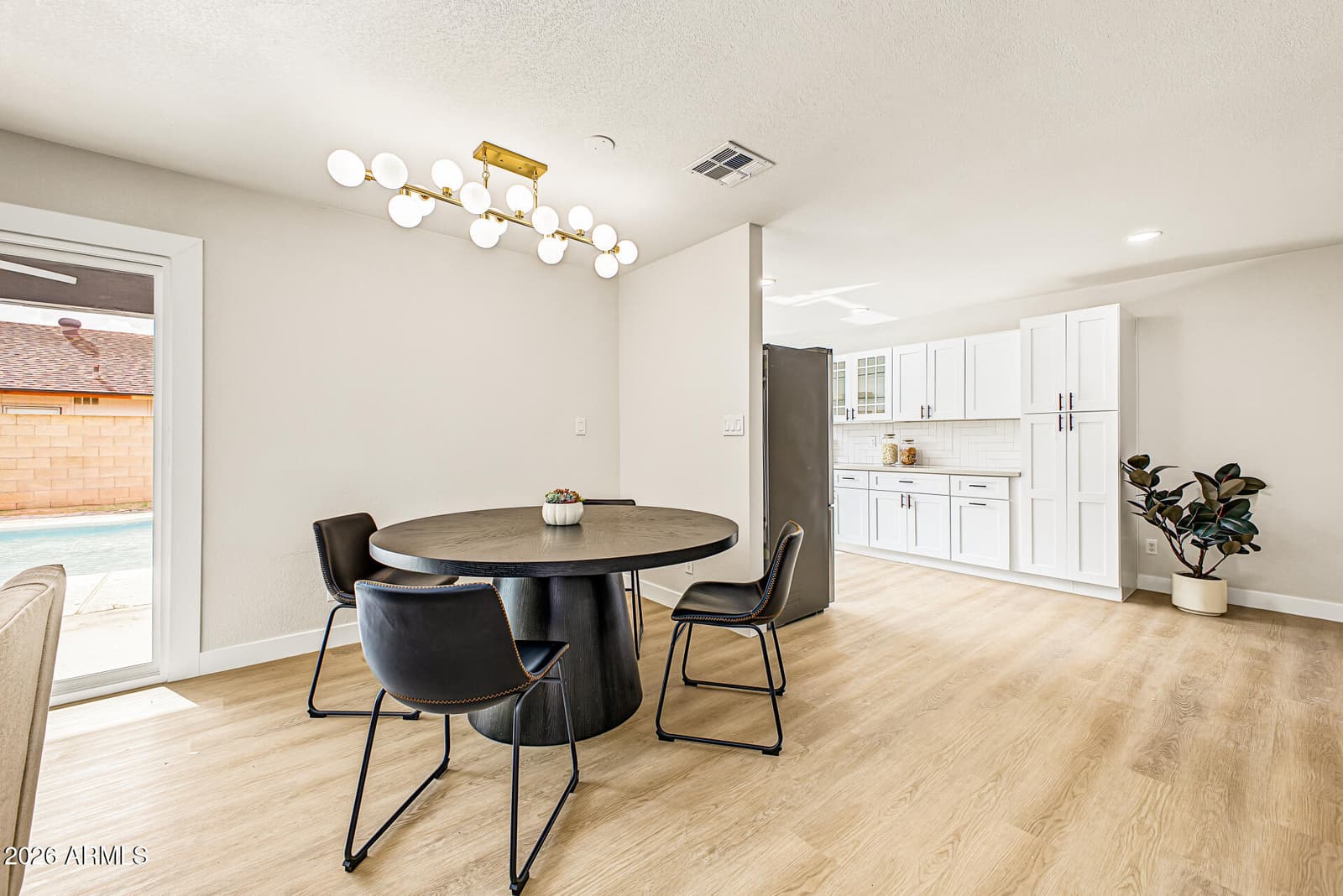 14216 N 39th Drive, Phoenix, AZ 85053 — photo 5 of 37