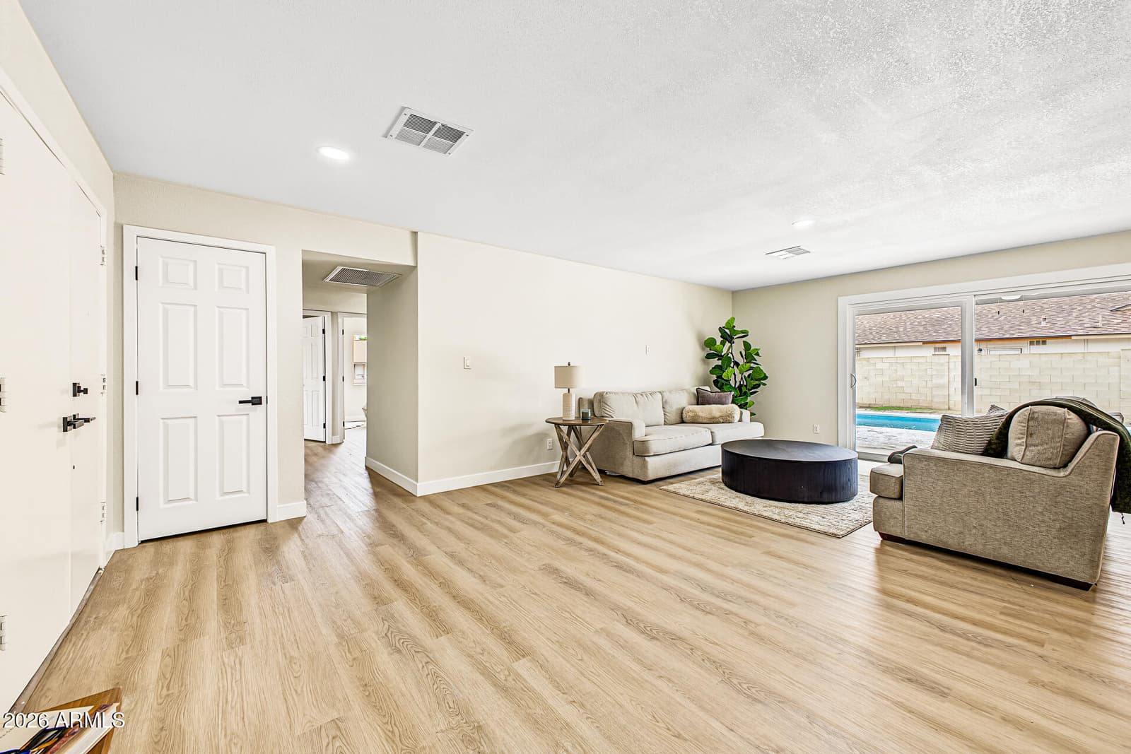 14216 N 39th Drive, Phoenix, AZ 85053 — photo 10 of 37