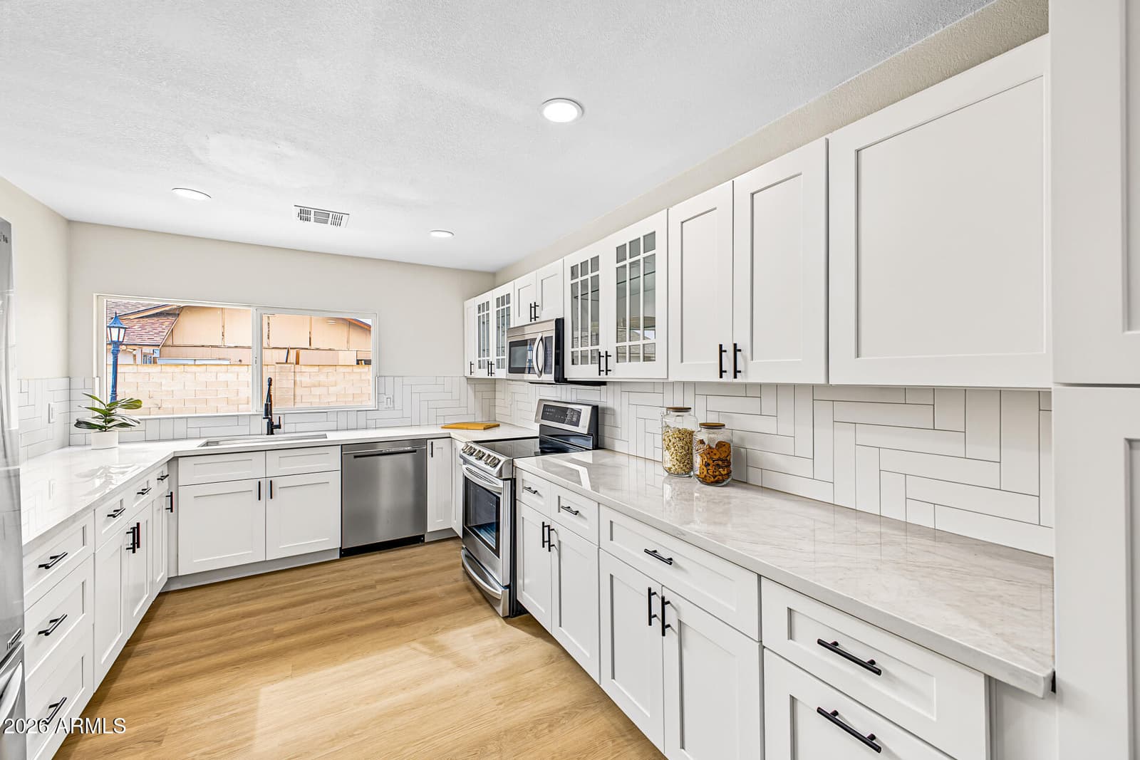 14216 N 39th Drive, Phoenix, AZ 85053 — photo 13 of 37