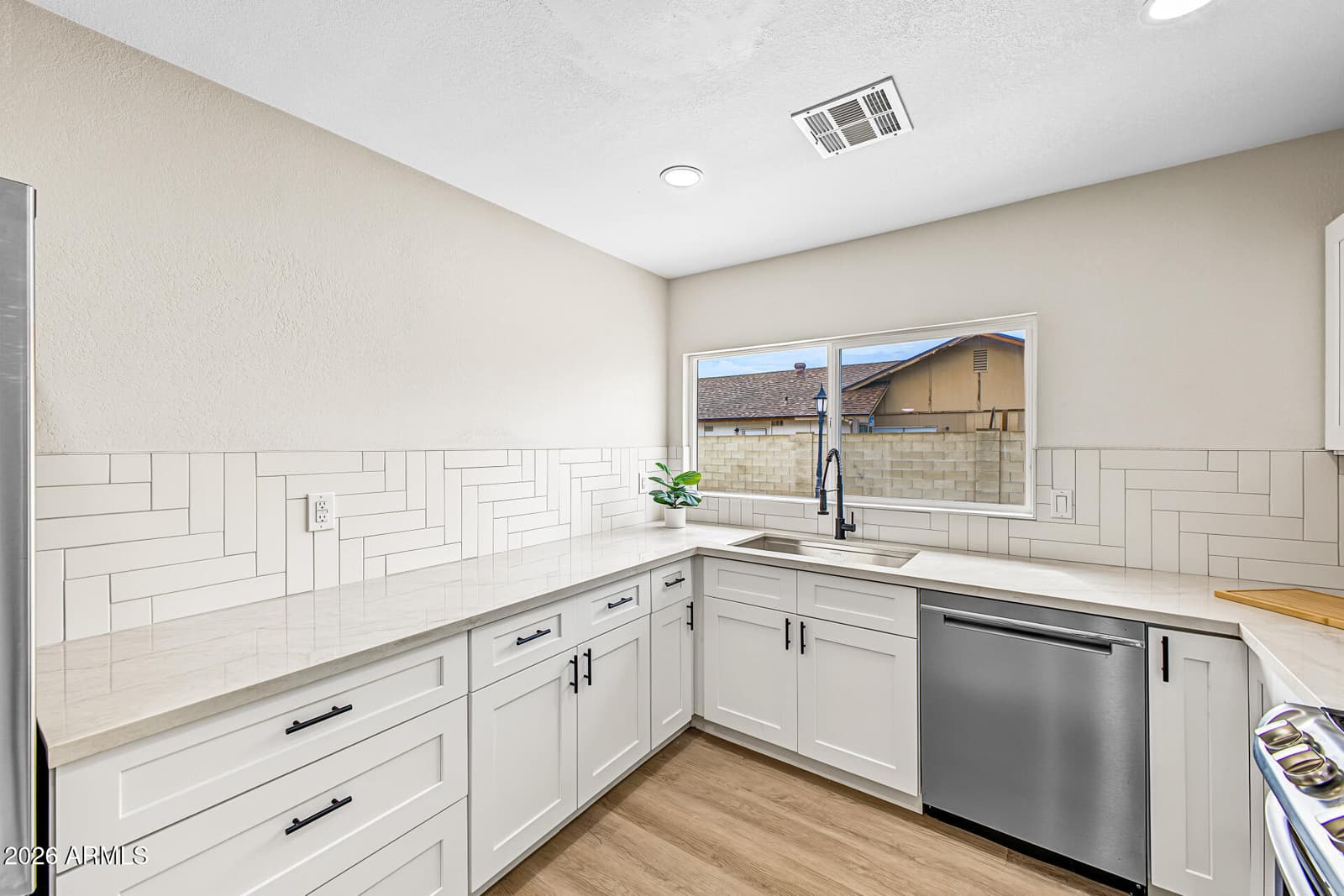 14216 N 39th Drive, Phoenix, AZ 85053 — photo 14 of 37