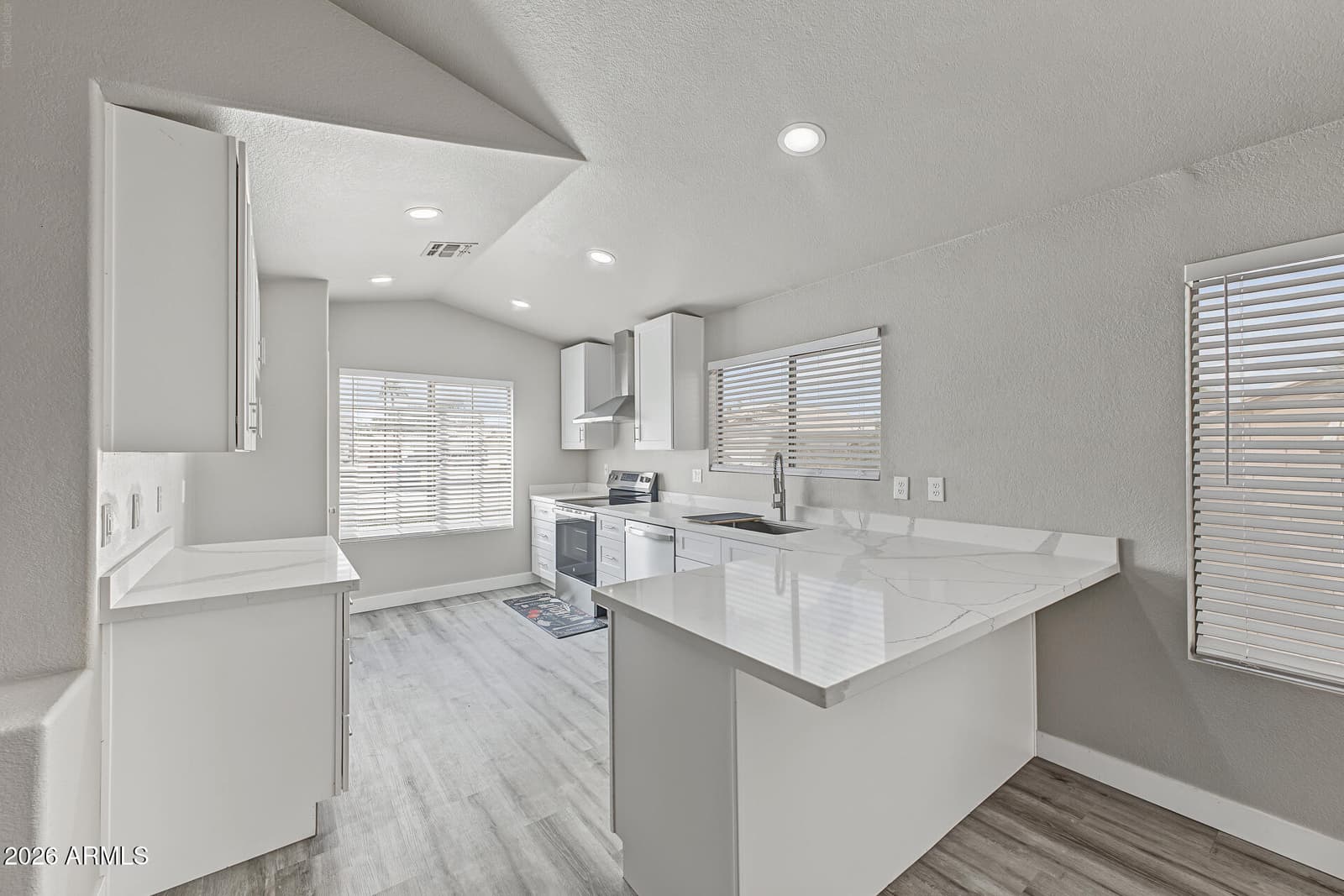 21831 N 33rd Drive, Phoenix, AZ 85027 — photo 4 of 45