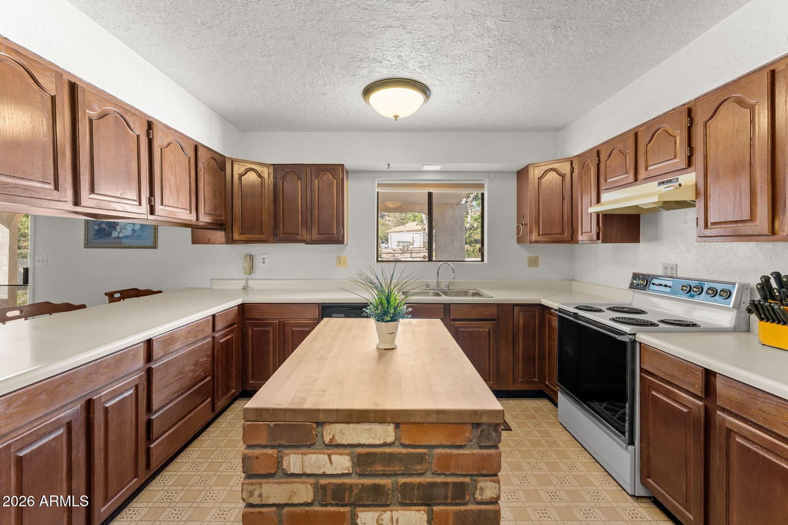 550 E BASS Road, Wickenburg, AZ 85390 — photo 12 of 27