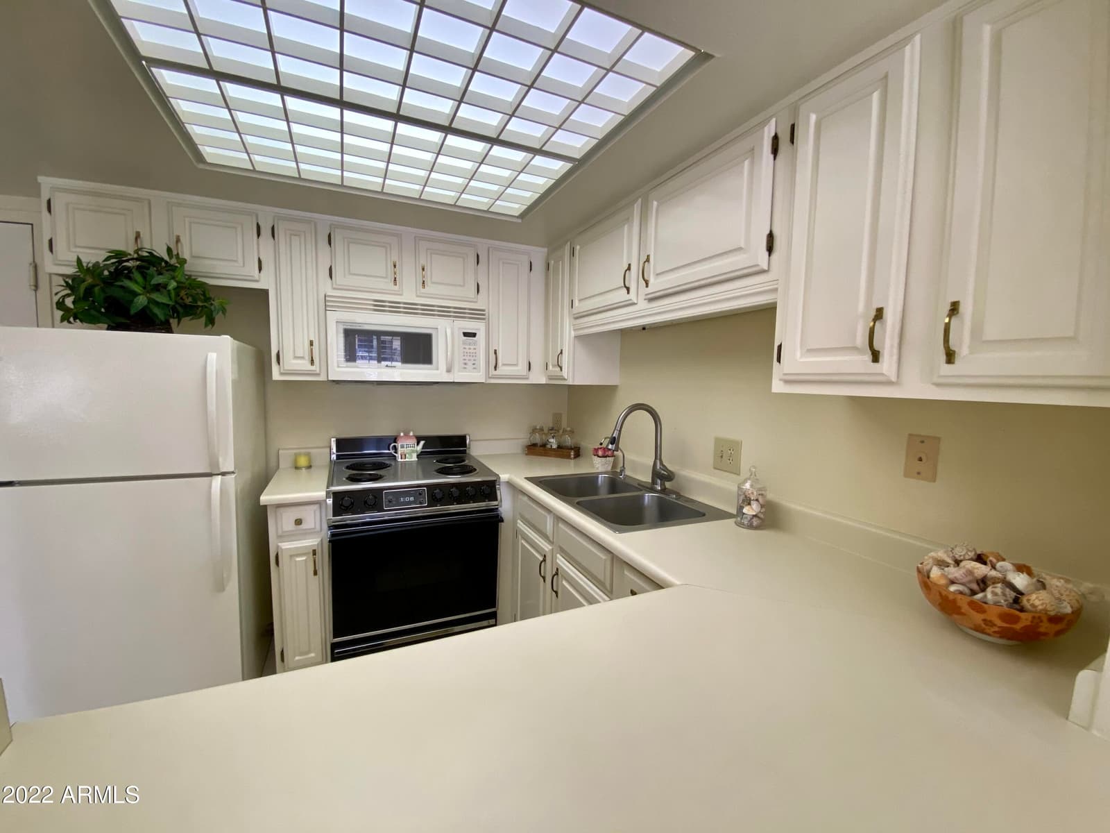 10330 W Thunderbird Boulevard B204, Sun City, AZ 85351 — photo 6 of 35