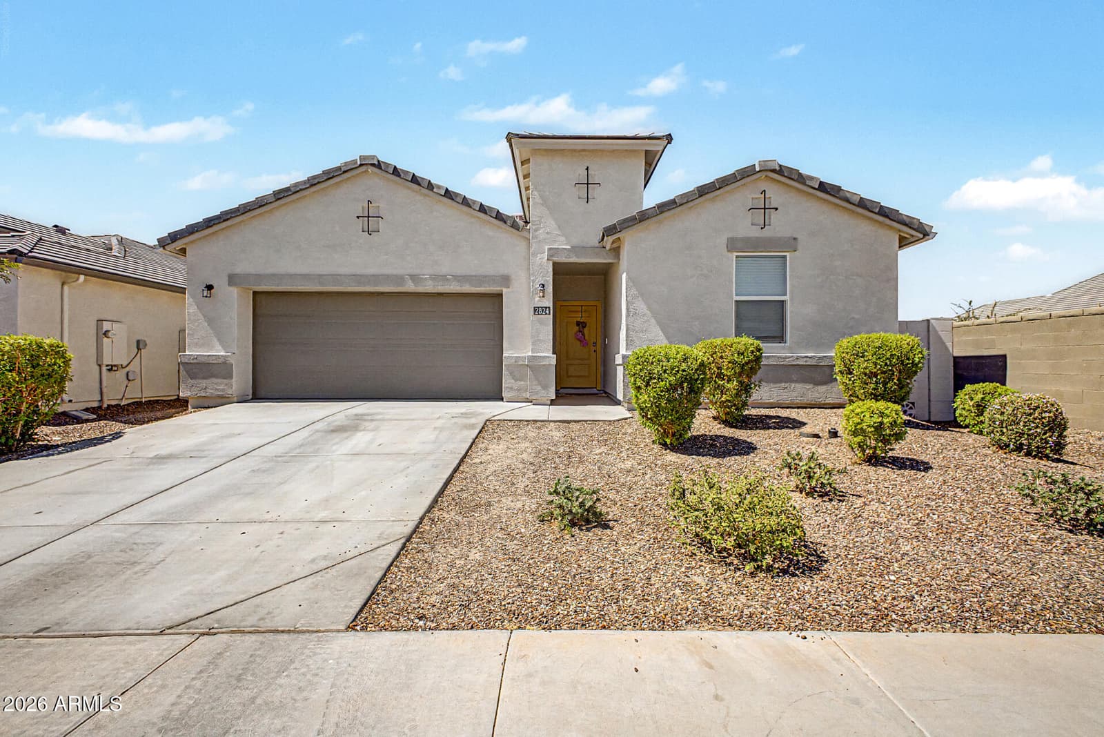 2824 W SEAVER Avenue, Apache Junction, AZ 85120