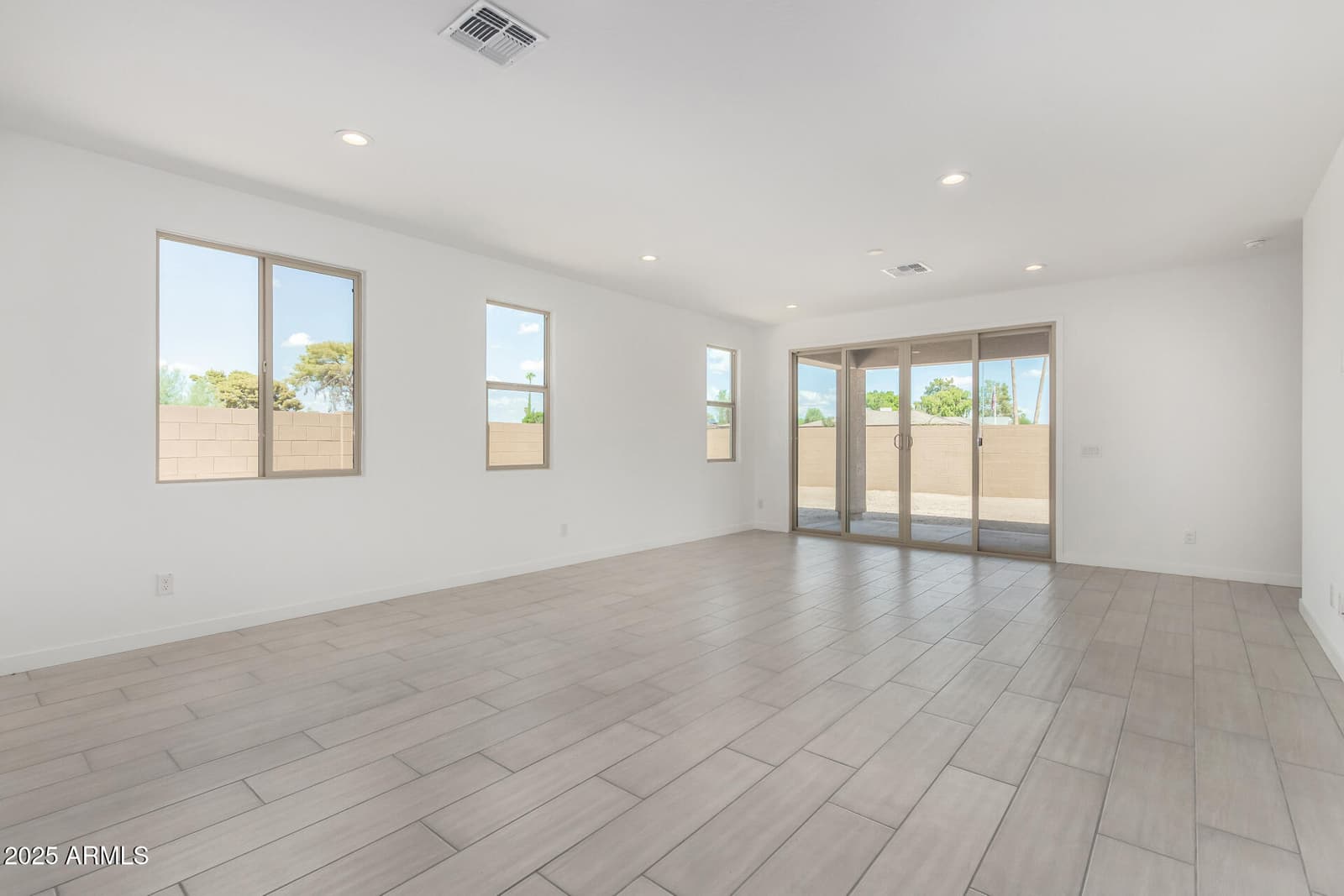 8331 N 53rd Drive, Glendale, AZ 85302 — photo 5 of 32