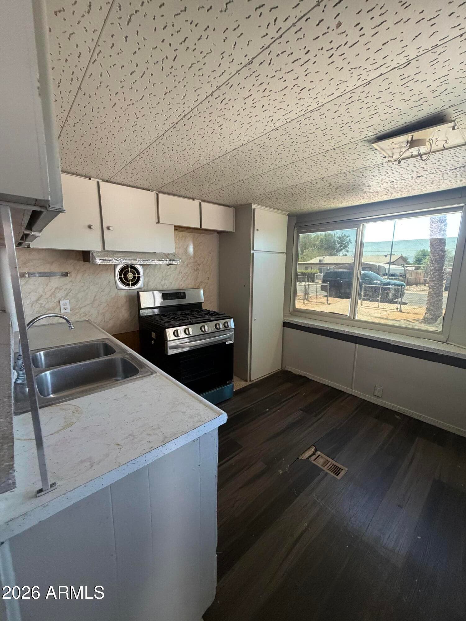 13542 W MARYLAND Avenue, Litchfield Park, AZ 85340 — photo 5 of 5