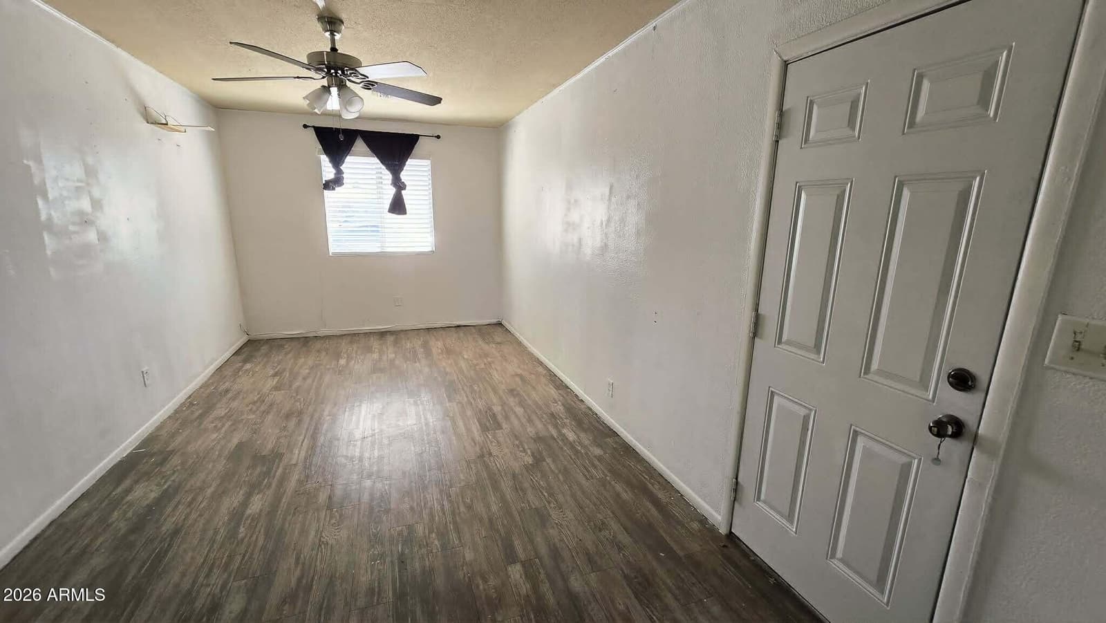 8220 W Meadowbrook Avenue, Phoenix, AZ 85033 — photo 8 of 18