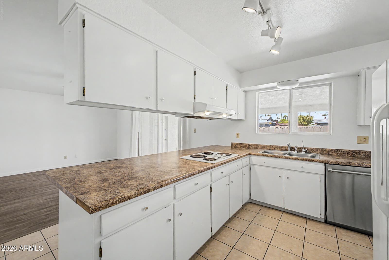 622 E Grace Drive, Tempe, AZ 85288 — photo 10 of 22