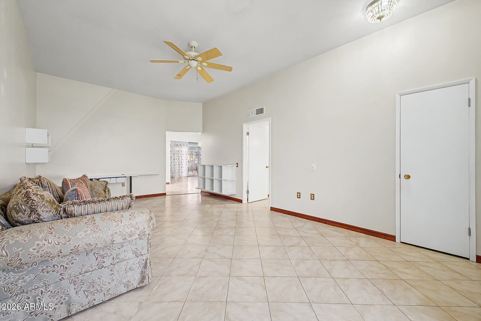 10060 W Royal Oak Road N, Sun City, AZ 85351 — photo 8 of 31