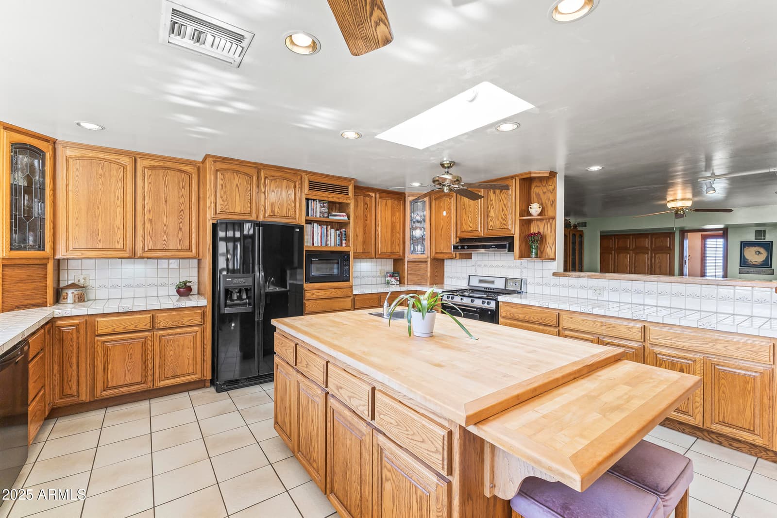 2047 W Cambridge Avenue, Phoenix, AZ 85009 — photo 9 of 54