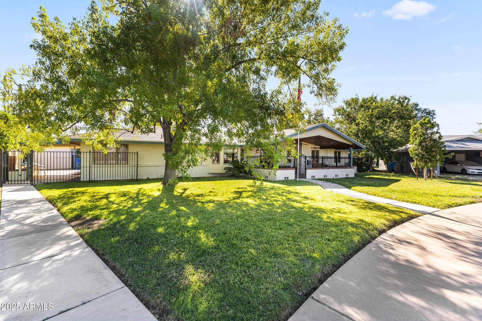 2047 W Cambridge Avenue, Phoenix, AZ 85009 — photo 12 of 54