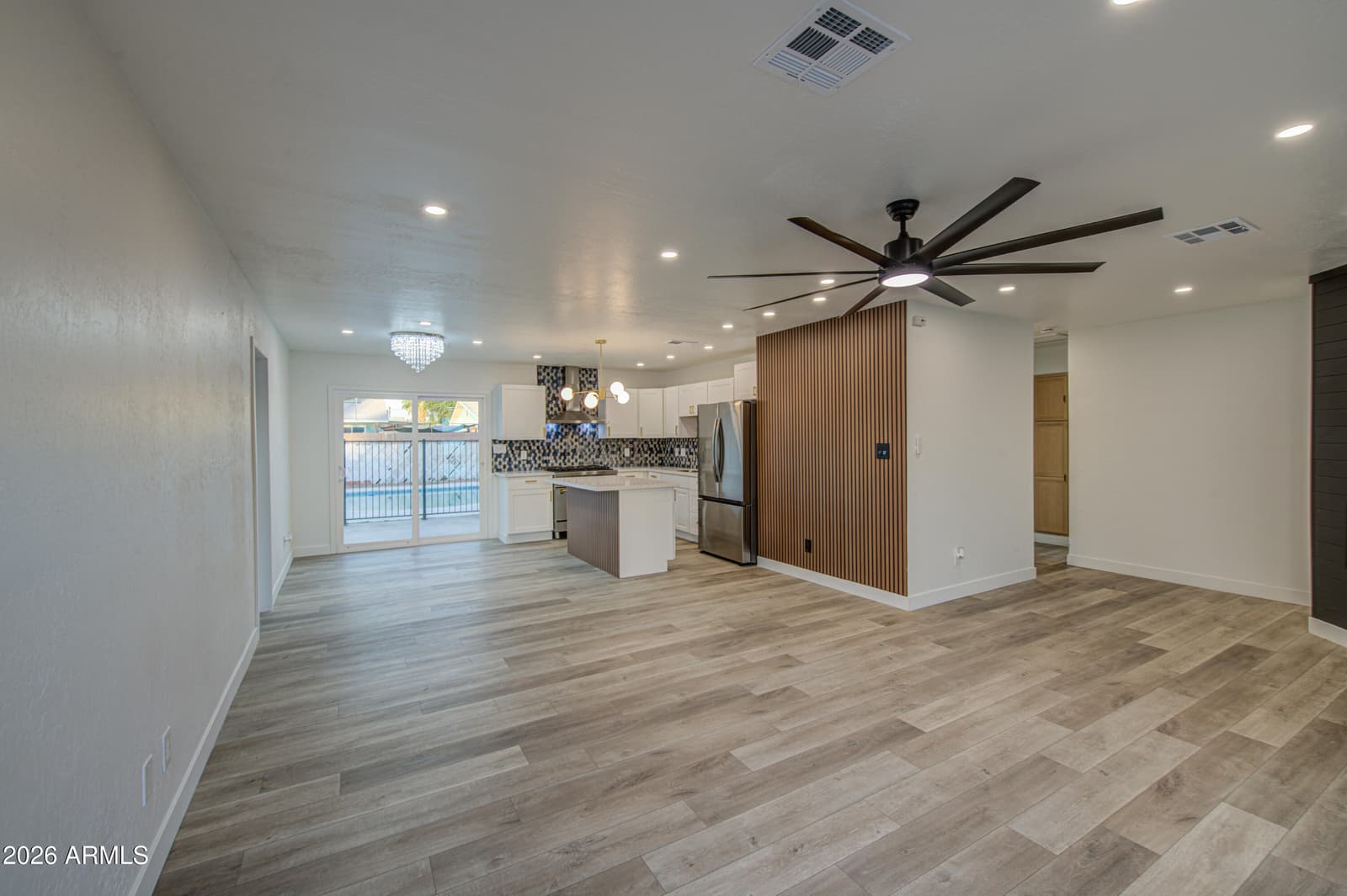 5613 N 63rd Drive, Glendale, AZ 85301 — photo 14 of 48