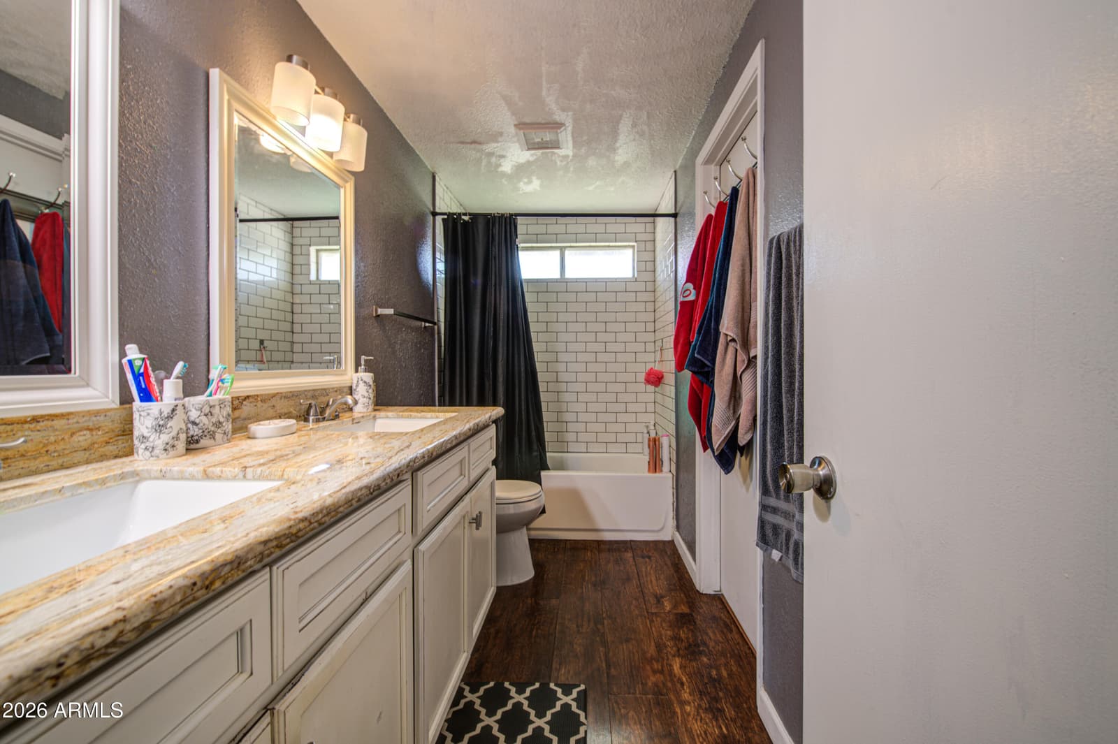 3642 N 72nd Drive, Phoenix, AZ 85033 — photo 5 of 42