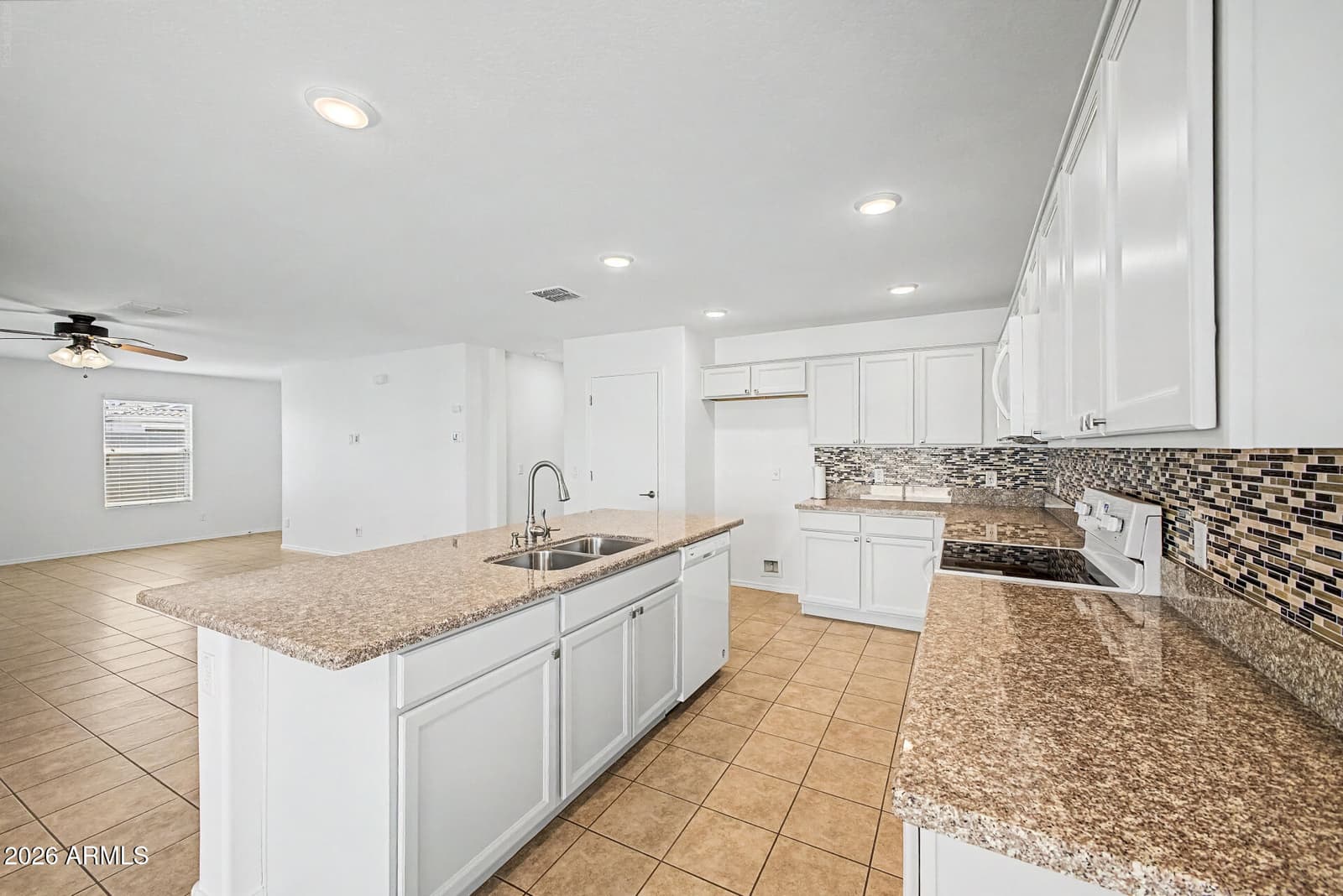 726 W Jardin Drive, Casa Grande, AZ 85122 — photo 11 of 41