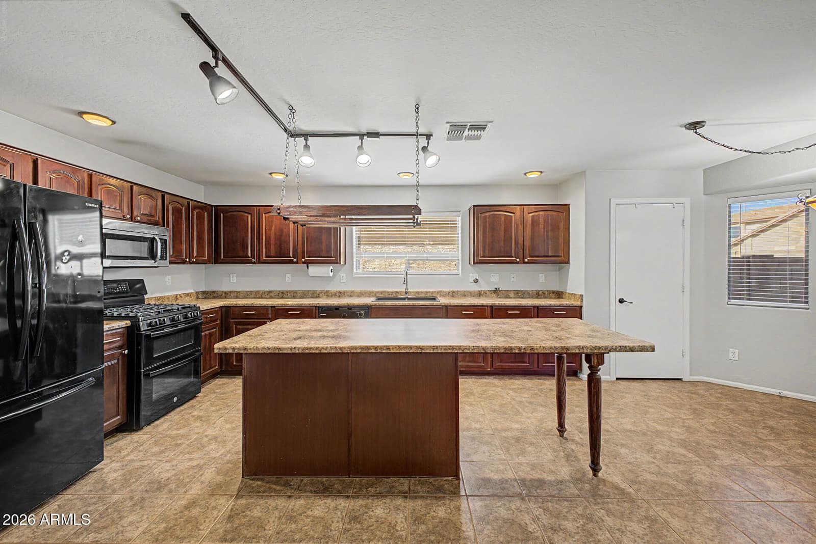 37947 N Luke Lane, San Tan Valley, AZ 85140 — photo 12 of 39