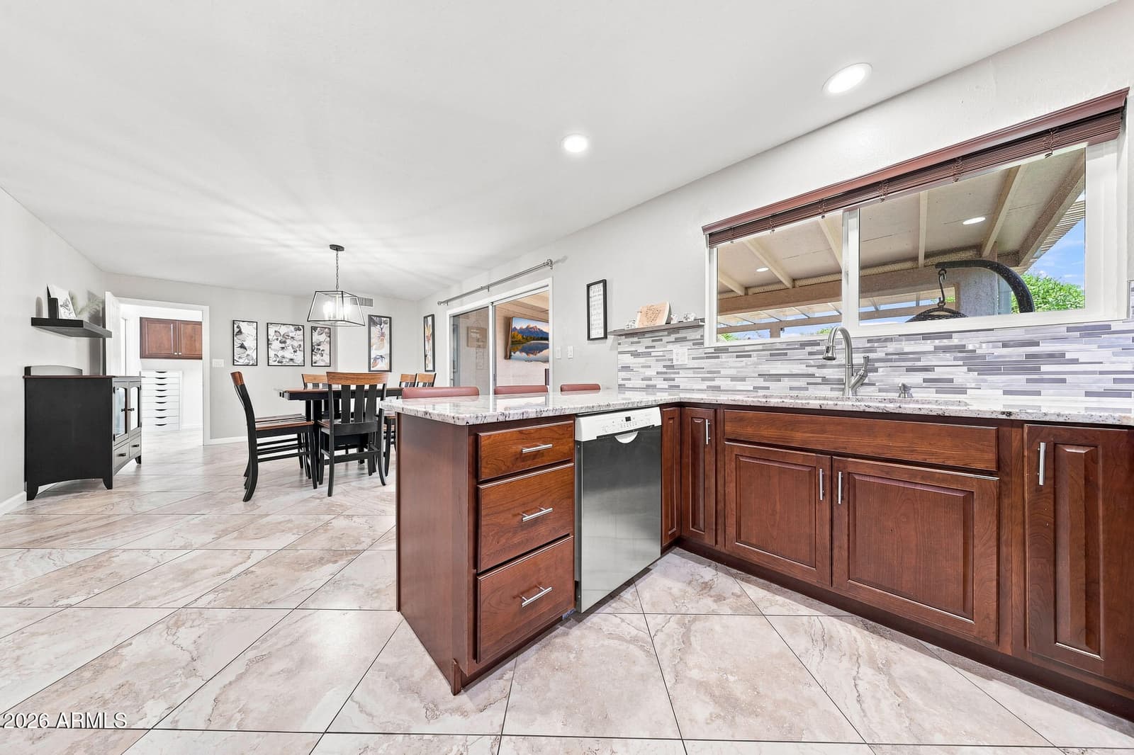 922 S Ember Circle, Mesa, AZ 85208 — photo 15 of 47