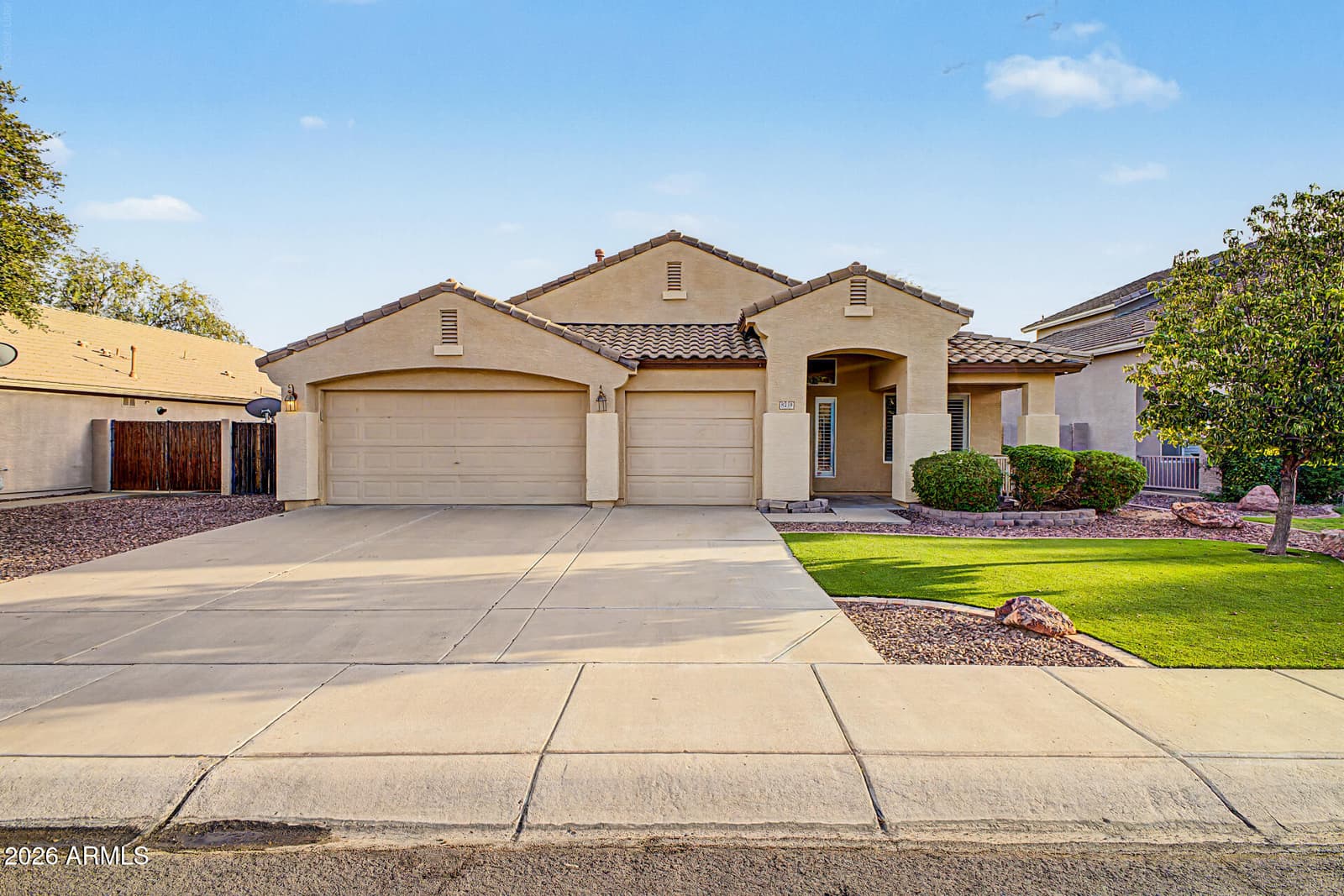 8239 W Harmony Lane, Peoria, AZ 85382 — photo 8 of 57