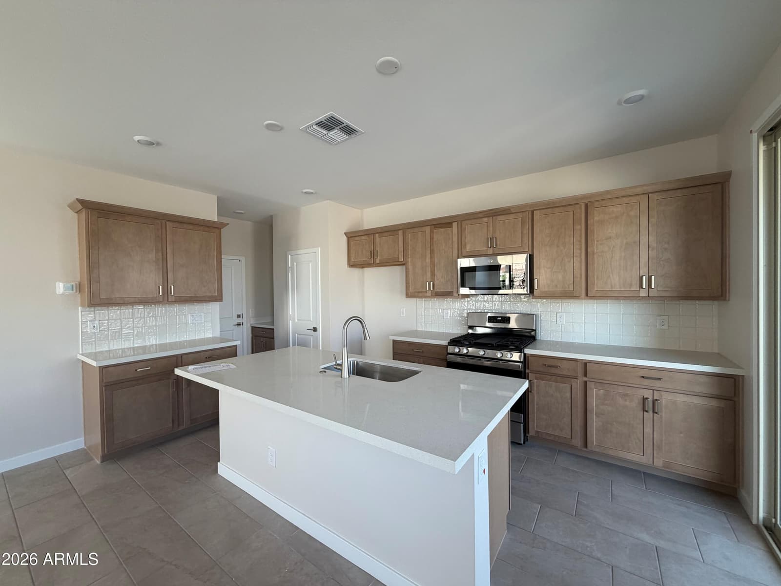 3135 S 180th Lane, Goodyear, AZ 85338 — photo 4 of 6