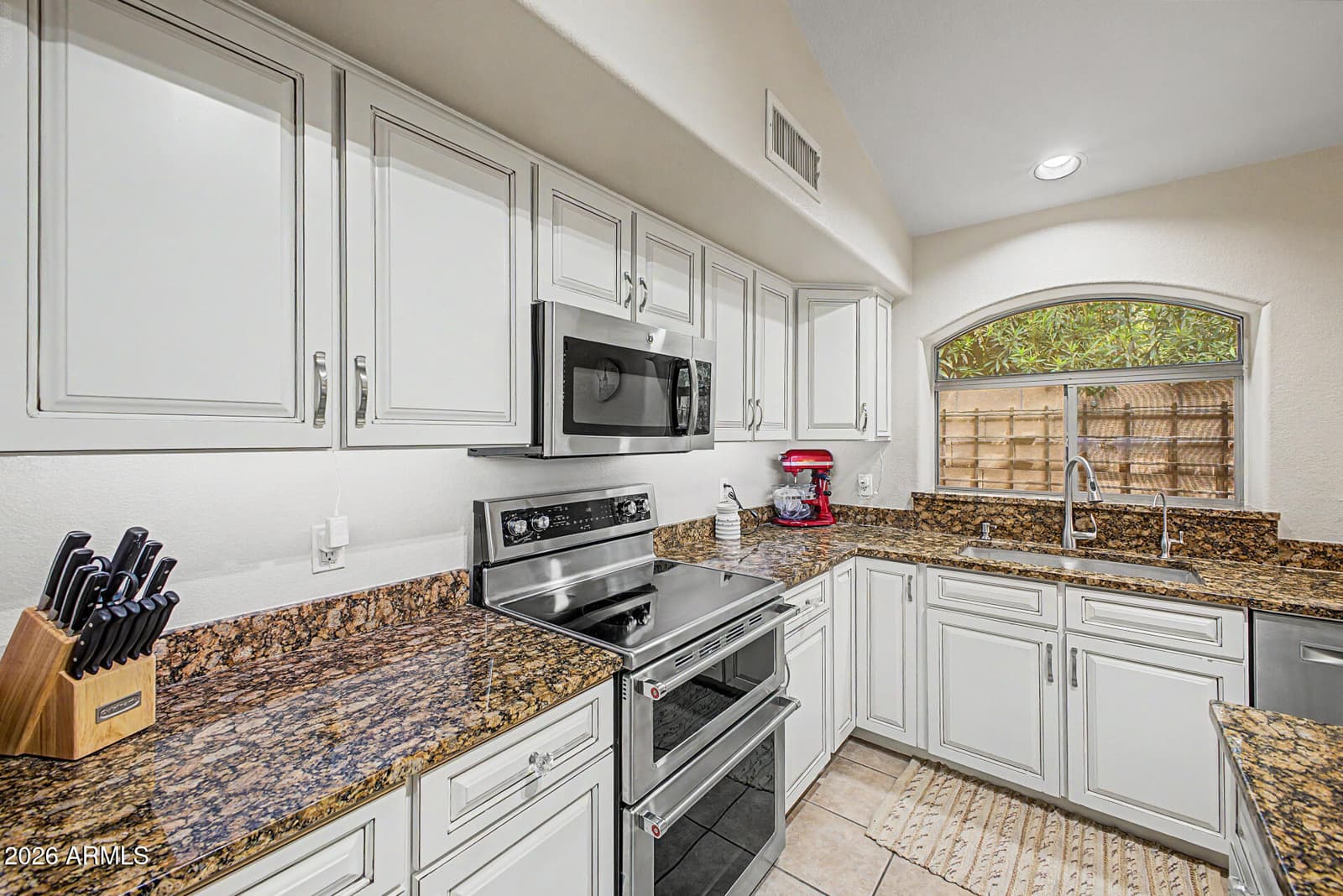 10233 W Daley Lane, Peoria, AZ 85383 — photo 10 of 40