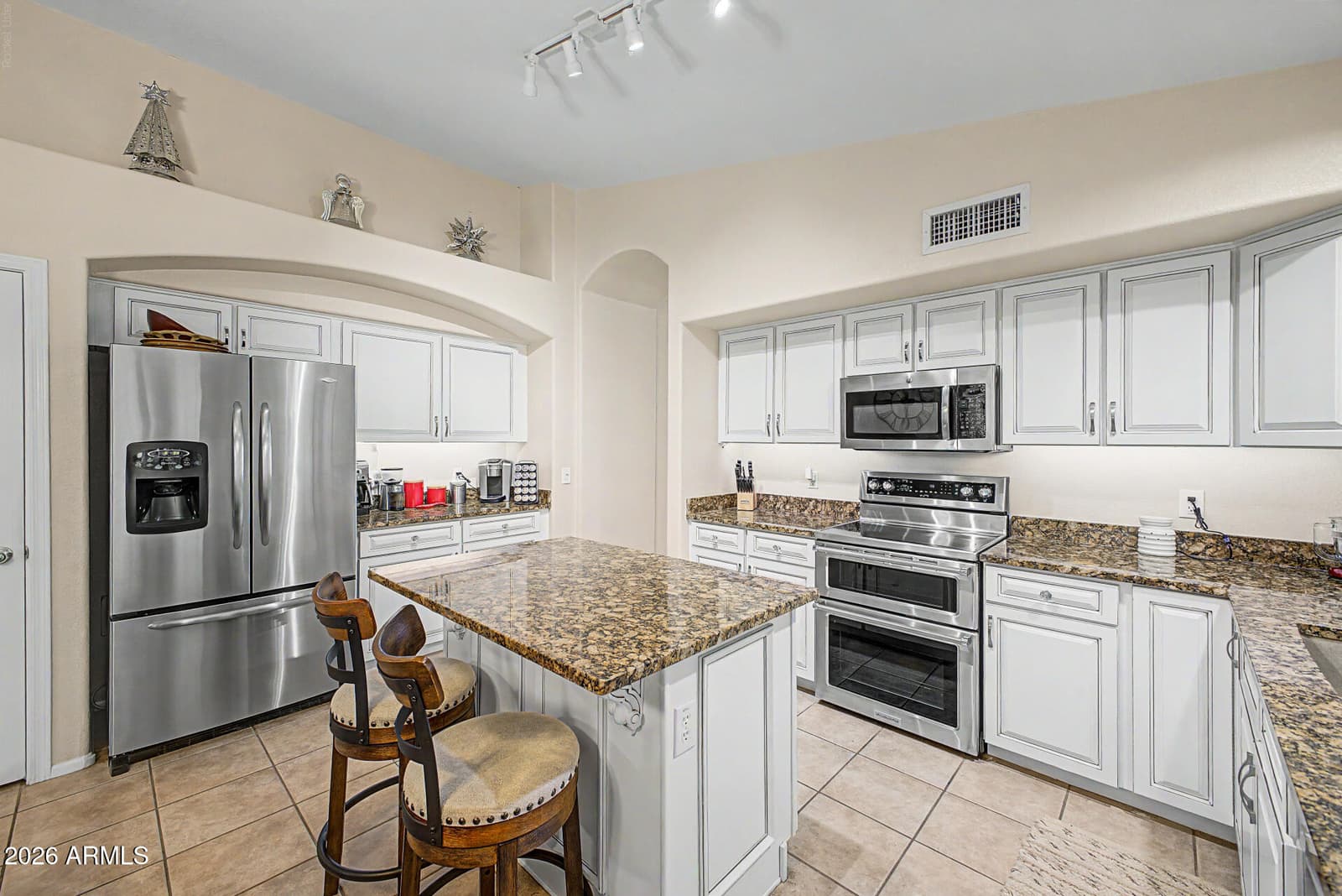 10233 W Daley Lane, Peoria, AZ 85383 — photo 12 of 40