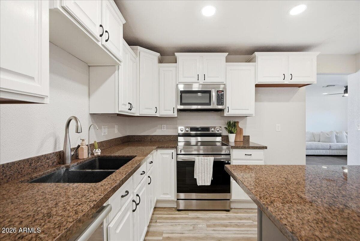 686 W 22nd Avenue, Apache Junction, AZ 85120 — photo 14 of 44