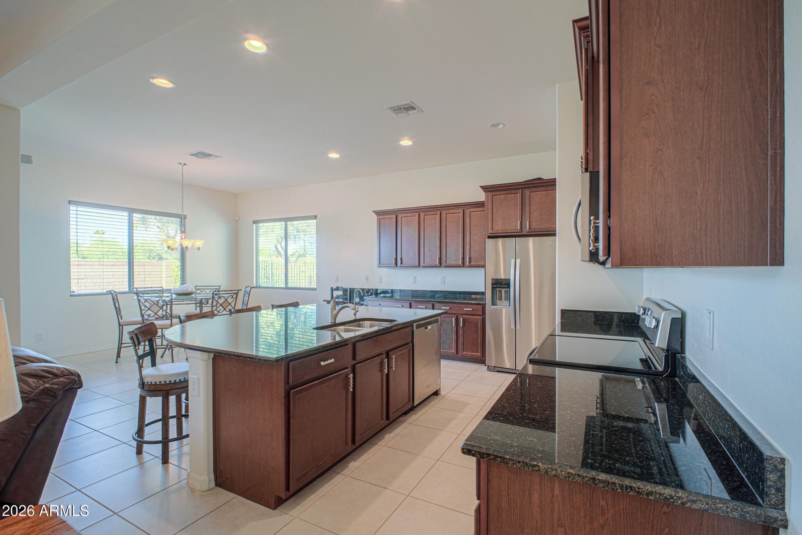 305 N Rainbow Way, Casa Grande, AZ 85194 — photo 18 of 47