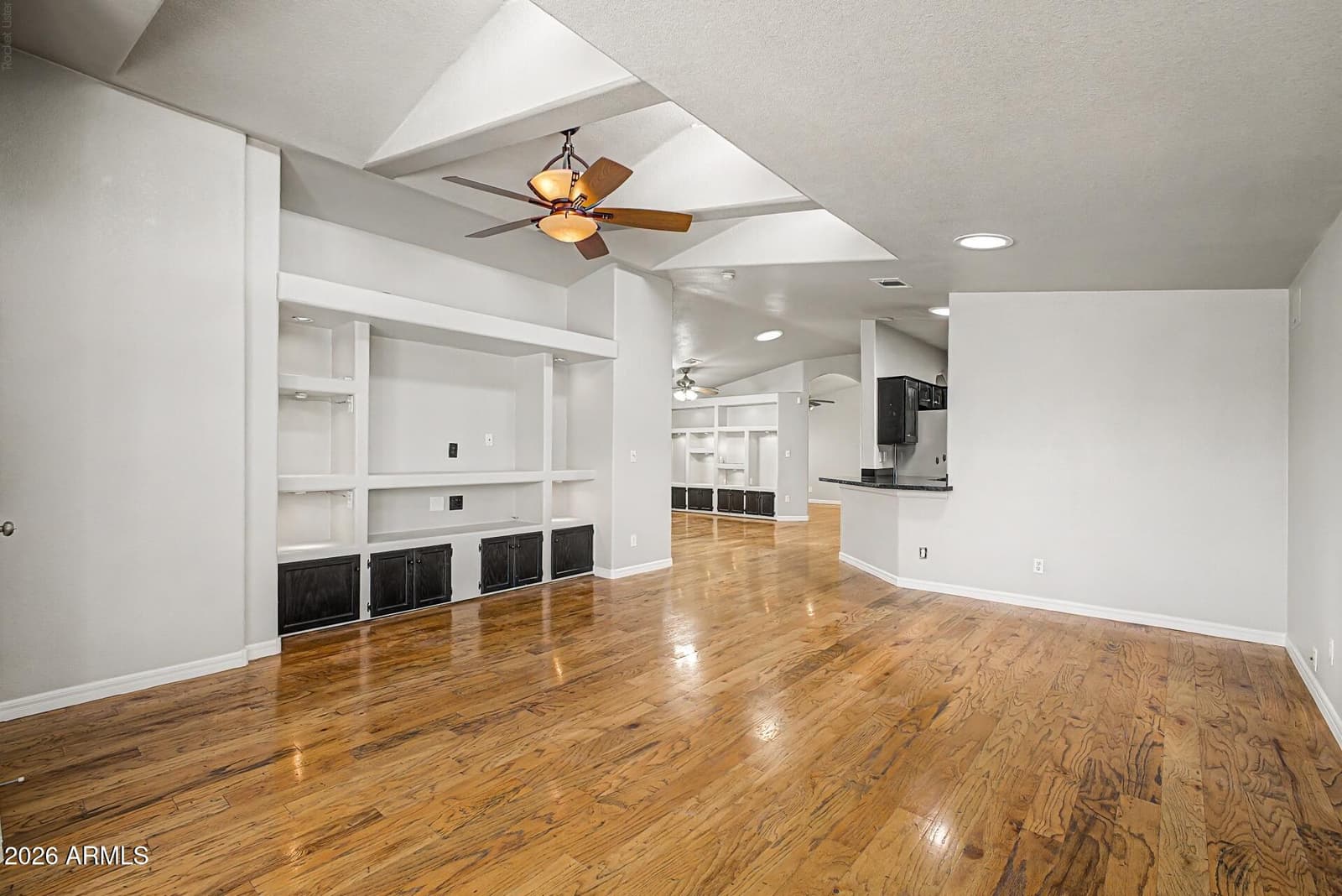 3301 S GOLDFIELD Road 1017, Apache Junction, AZ 85119
