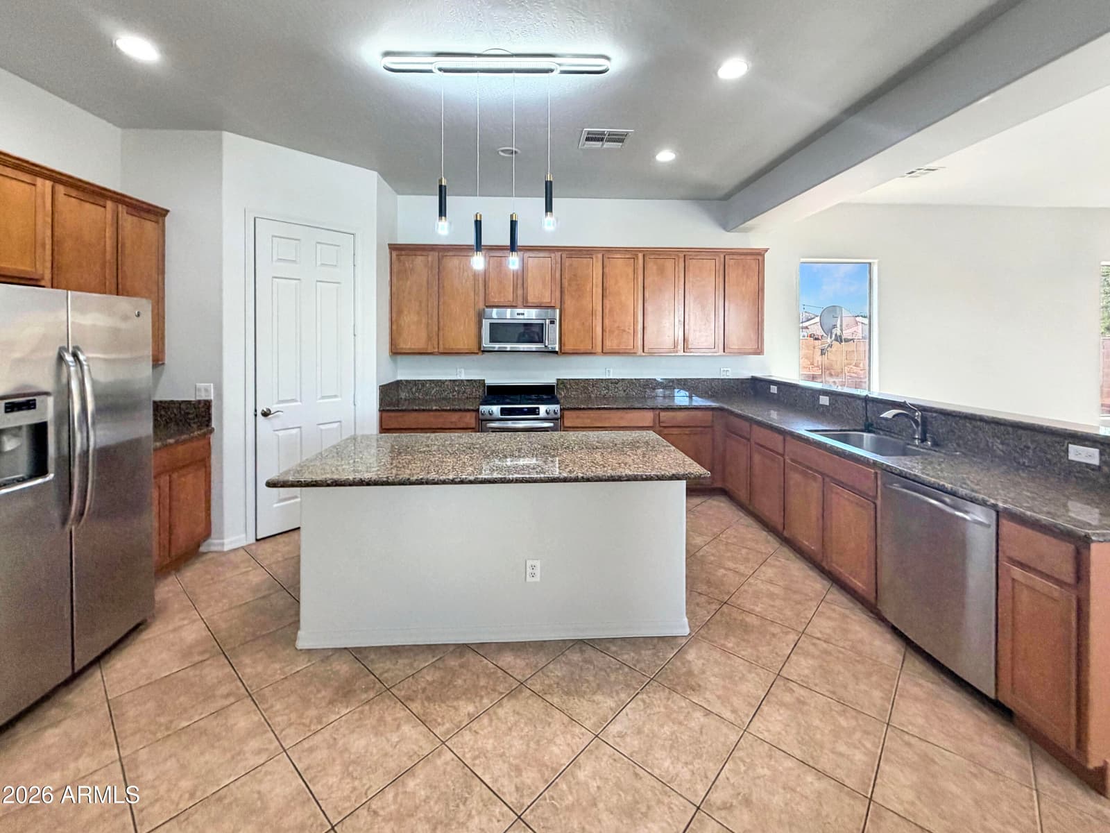 8027 W San Miguel Avenue, Glendale, AZ 85303 — photo 2 of 31