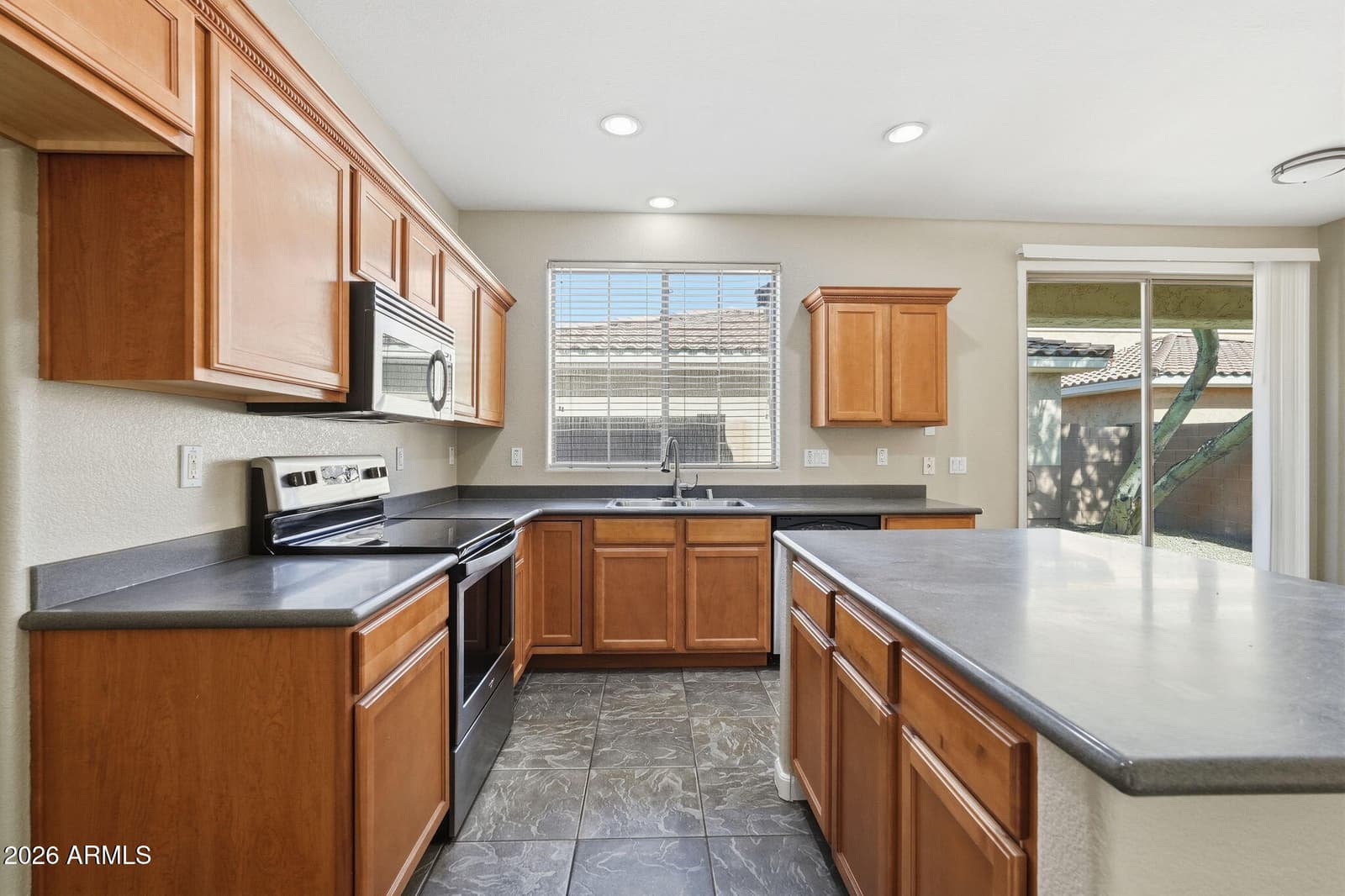 13550 W Cypress Street, Goodyear, AZ 85395 — photo 11 of 29