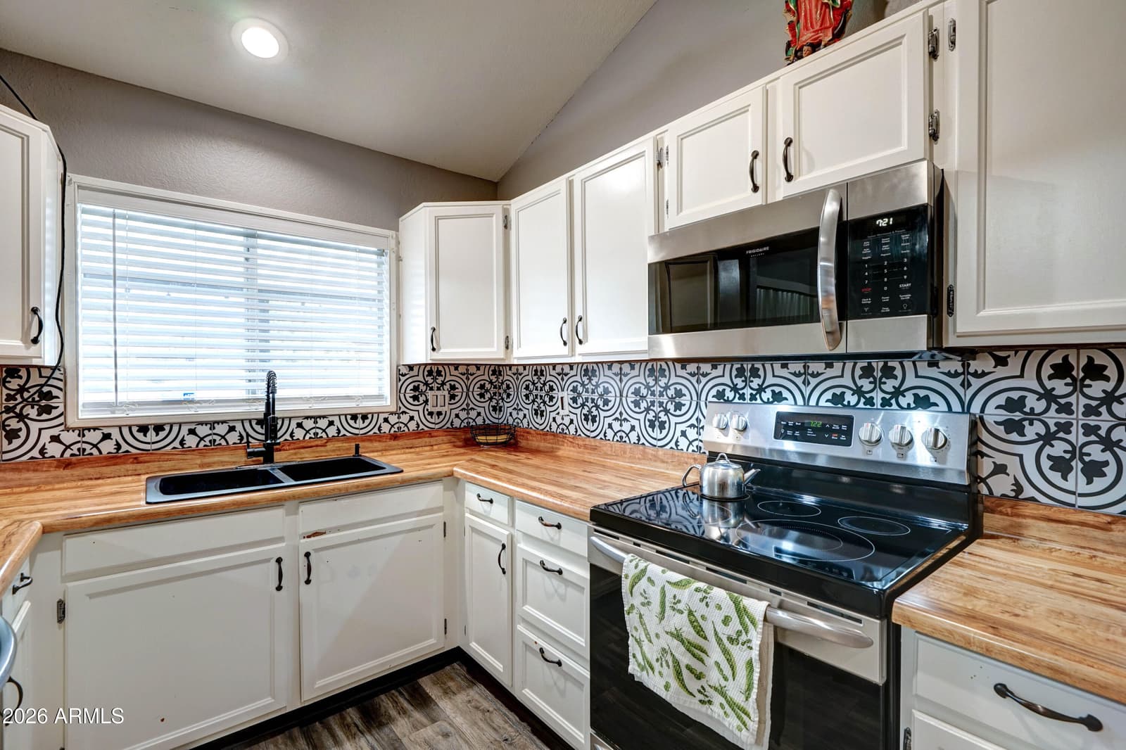 6926 W Sunnyside Drive, Peoria, AZ 85345 — photo 13 of 36