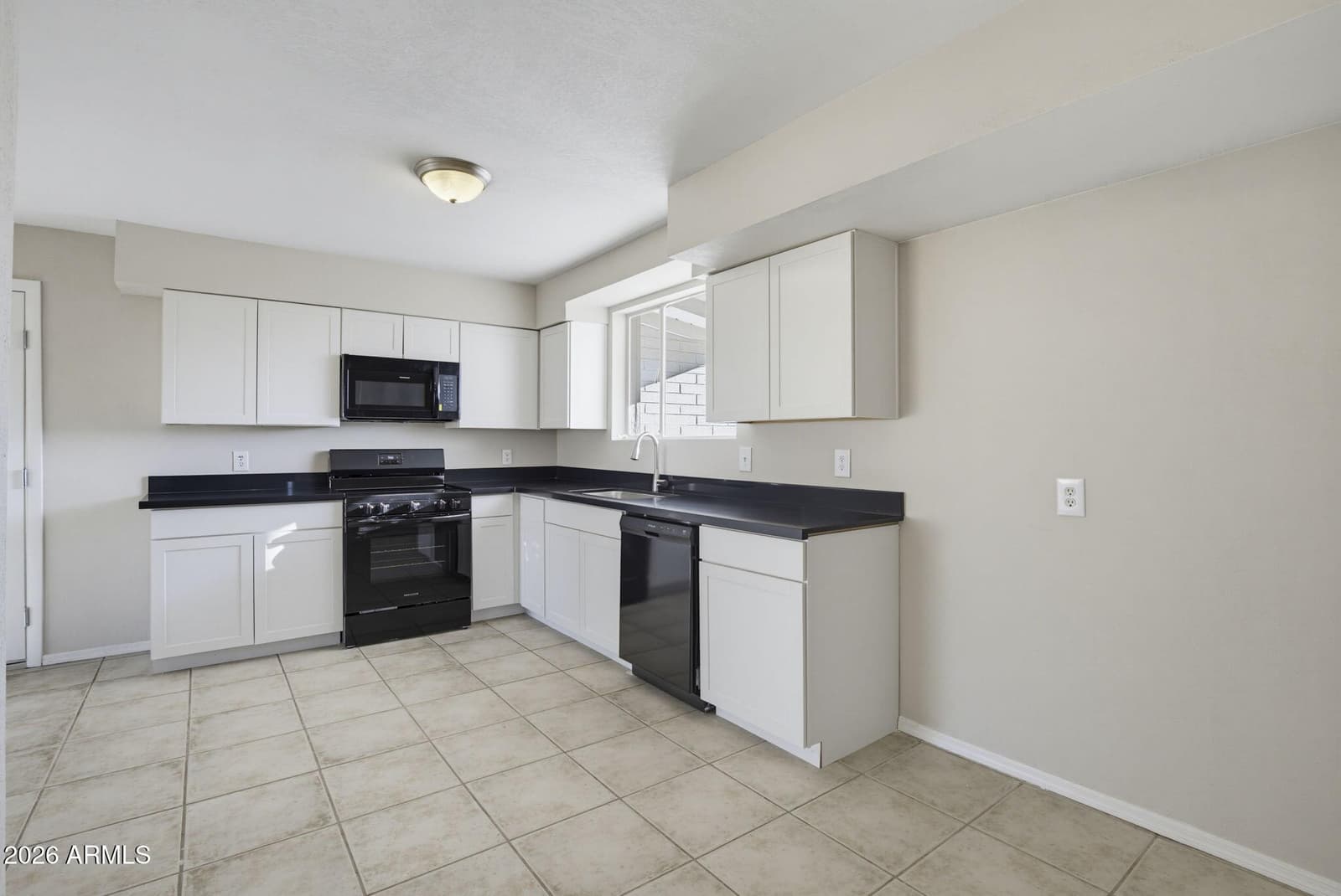3436 N 49th Drive, Phoenix, AZ 85031 — photo 5 of 36