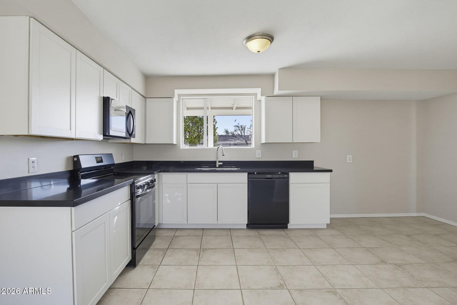 3436 N 49th Drive, Phoenix, AZ 85031 — photo 7 of 36