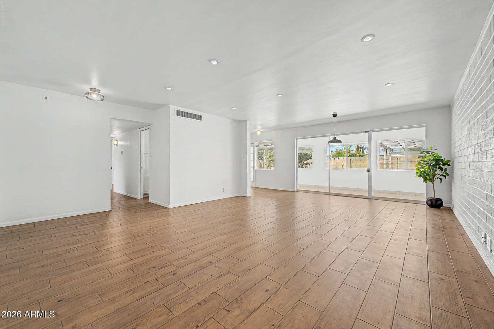 420 W Cheery Lynn Road, Phoenix, AZ 85013 — photo 5 of 34