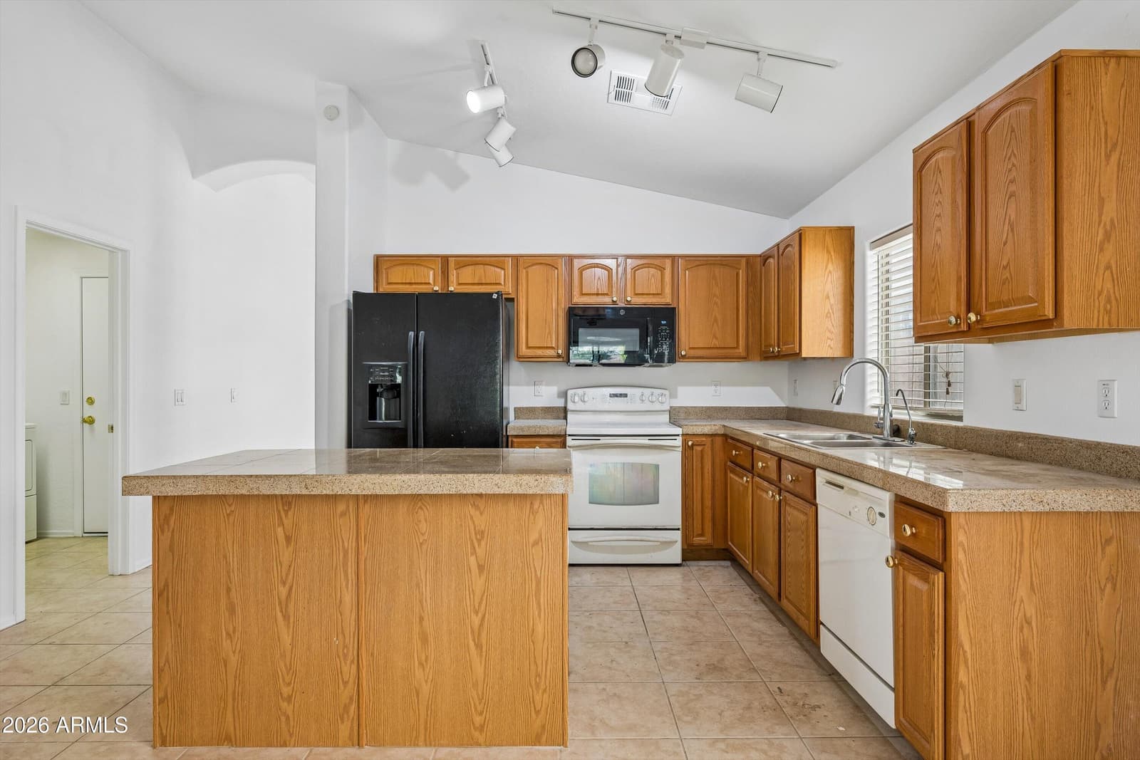 3216 W Mineral Butte Drive, San Tan Valley, AZ 85144 — photo 10 of 33