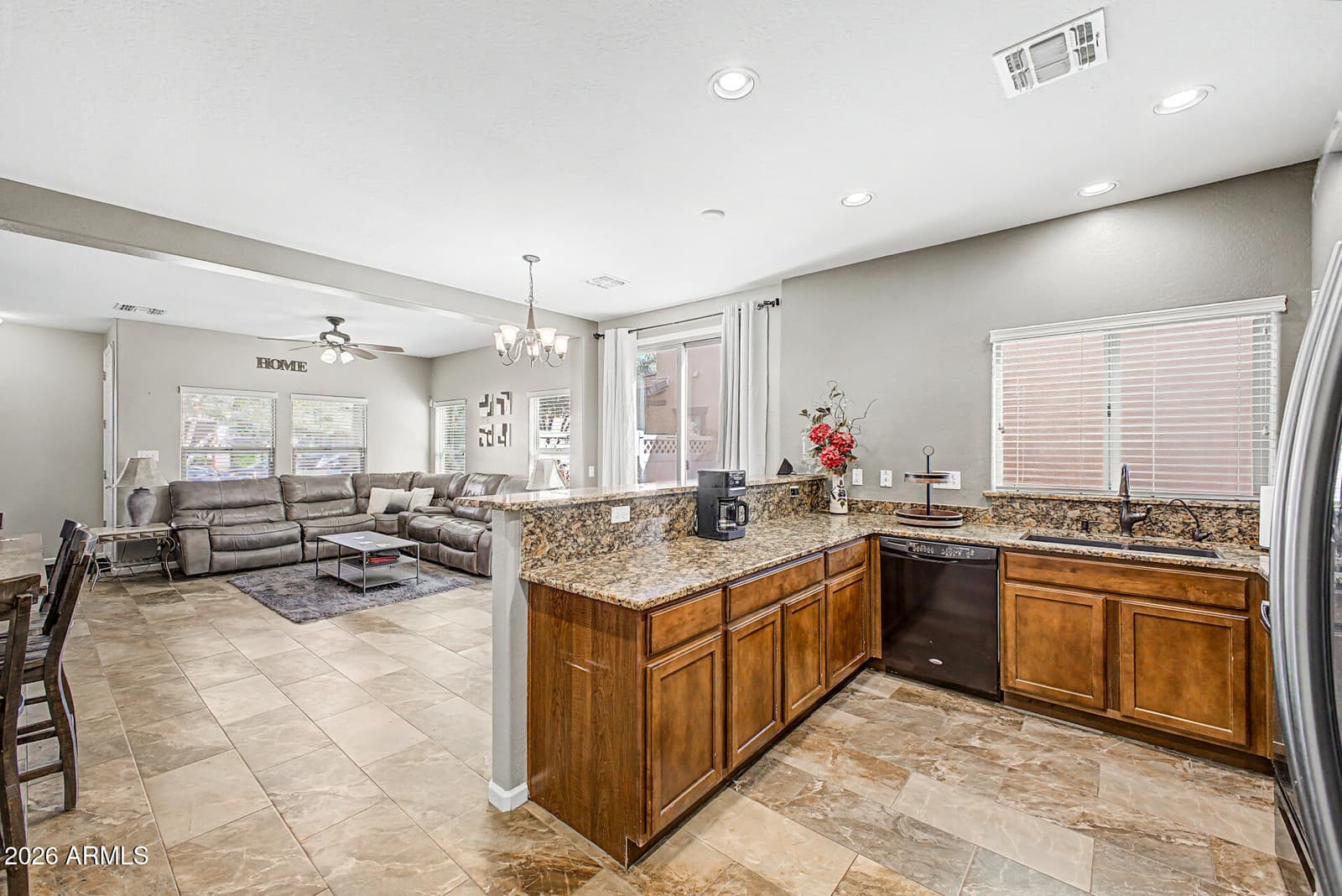 929 S Deerfield Lane, Gilbert, AZ 85296 — photo 8 of 26